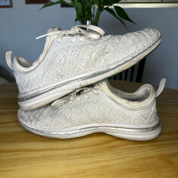 APL Techloom Phantom Women's Size 8.5 Running Shoes White - Picture 2 of 7